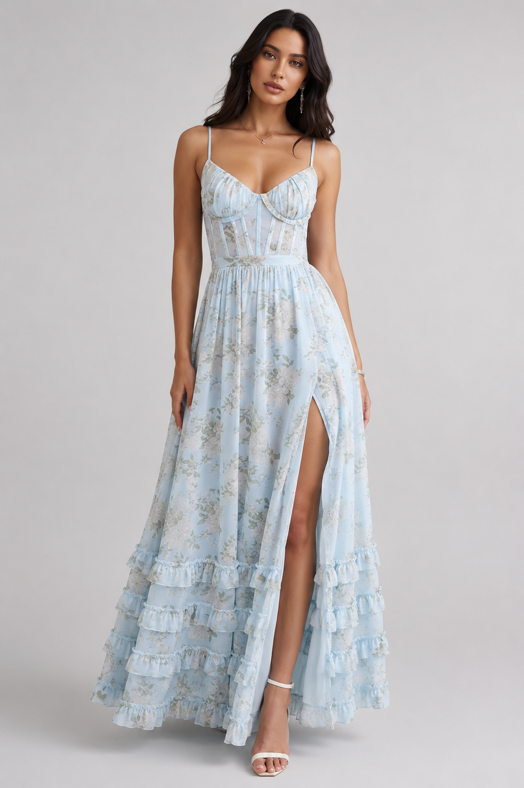 Maxikleid mit Spaghettiträgern und Rüschensaum