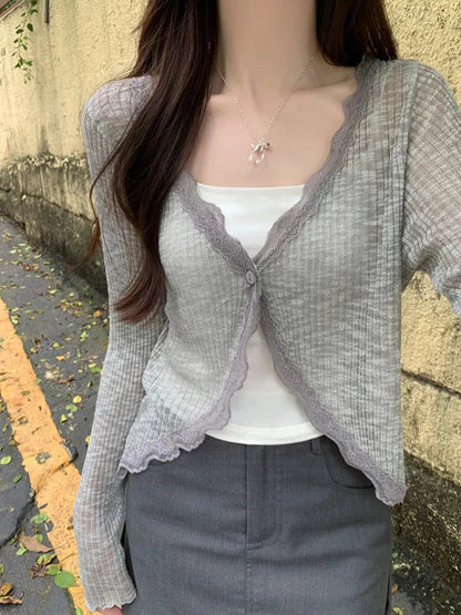 Damen Kurzpullover aus Rippstrick mit Spitzenbesatz