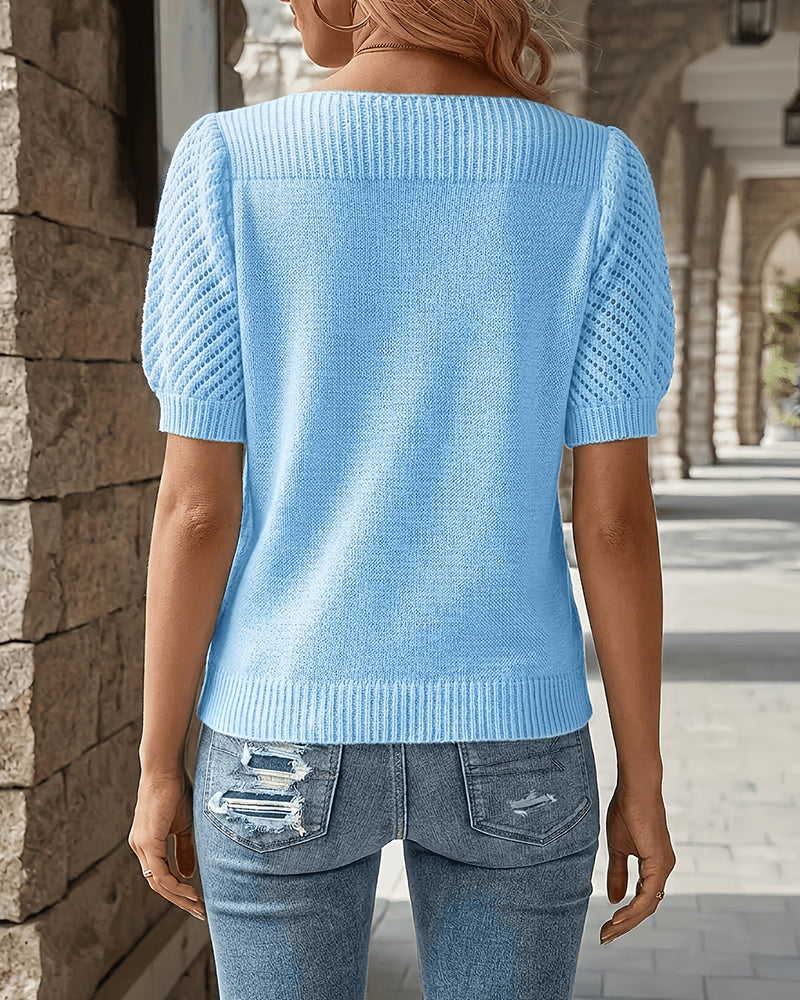 Damen Kurzarm Pullover mit femininen Puffärmeln als kompletter Look von hinten gezeigt