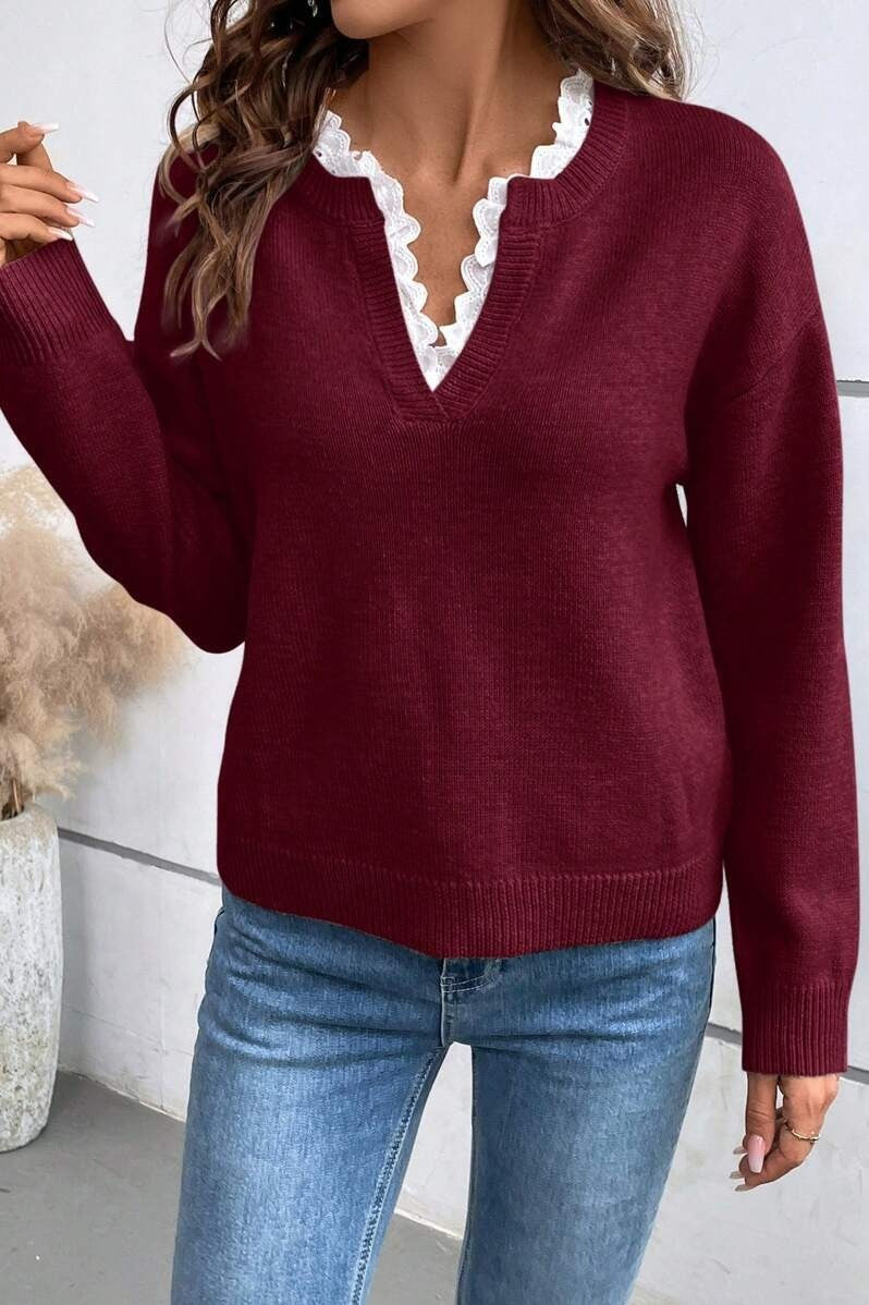 Vorderansicht eines Damen-Strickpullovers mit elegantem V-Ausschnitt