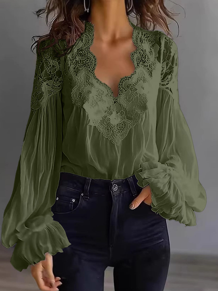 Damenbluse mit Spitzen- und Patchwork-Einsätzen und Puffärmeln