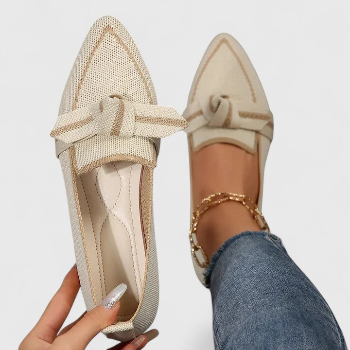 Damenloafer mit Knoten-Detail und spitzer Form im Detail