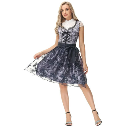 Damen-Dirndl im bayerischen Trachtenstil mit bequemer Passform