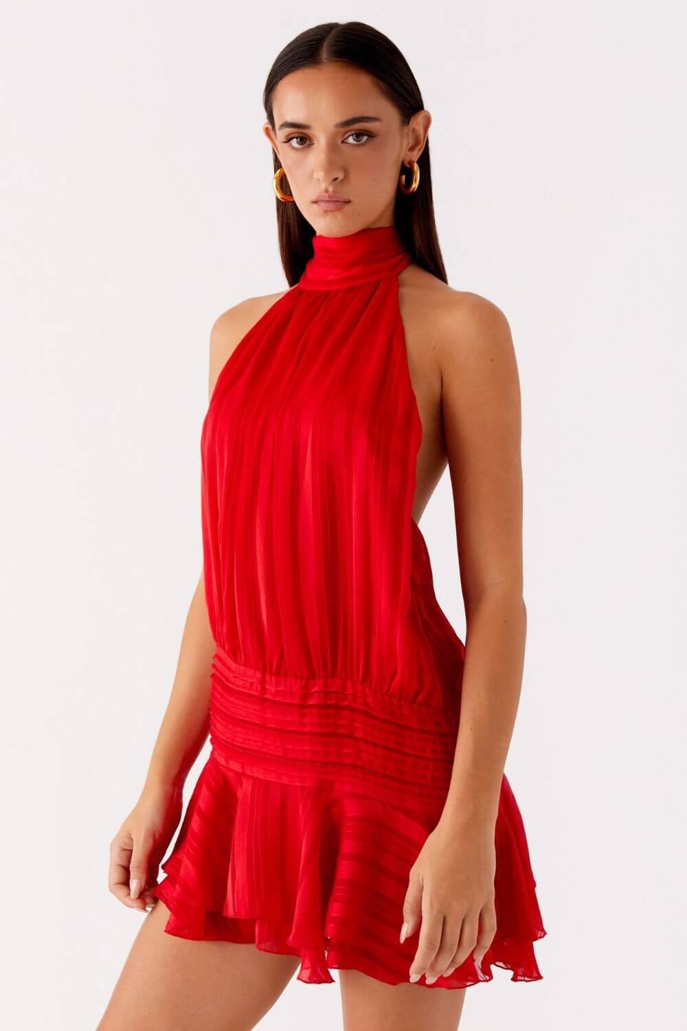 Satin-Kleid mit gerafftem Ausschnitt und kurzen Rüschenärmeln