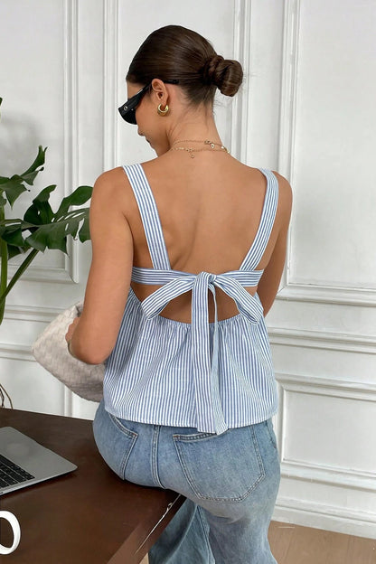 Rückansicht des Damen-Tanktops mit gestreiftem Muster und Bindeträgern