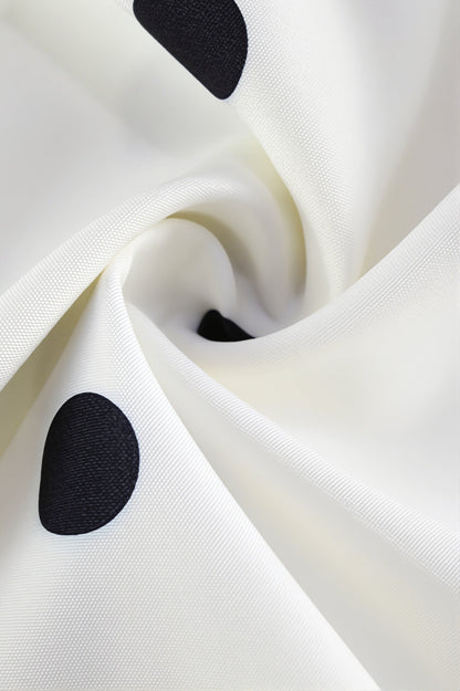 Damen Minikleid mit Punkten und Neckholder als Outfitansicht