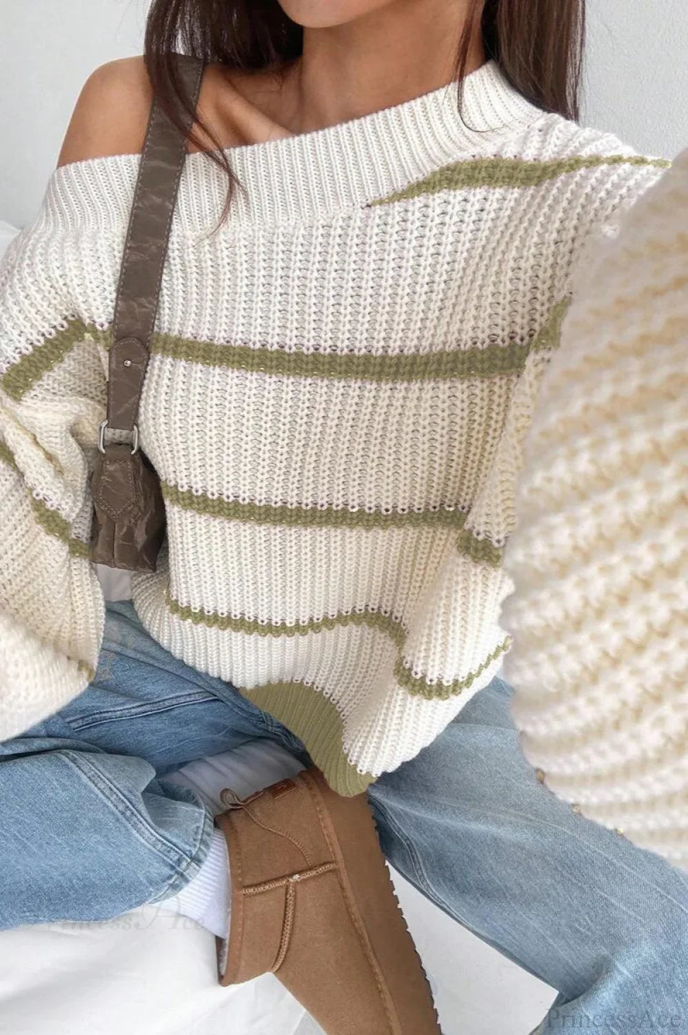 Gestreifter Strickpullover für Damen in modischer Off-Shoulder-Passform