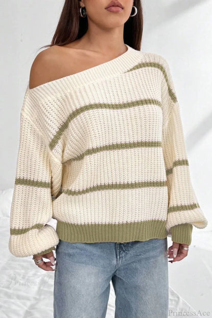 Detailansicht des gestreiften Strickpullovers mit weichen Laternenärmeln