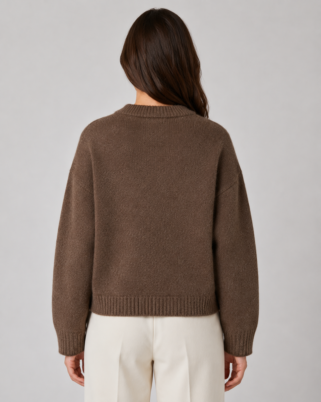 Cropped Bouclé-Strickjacke für Damen in stilvoller Nahaufnahme