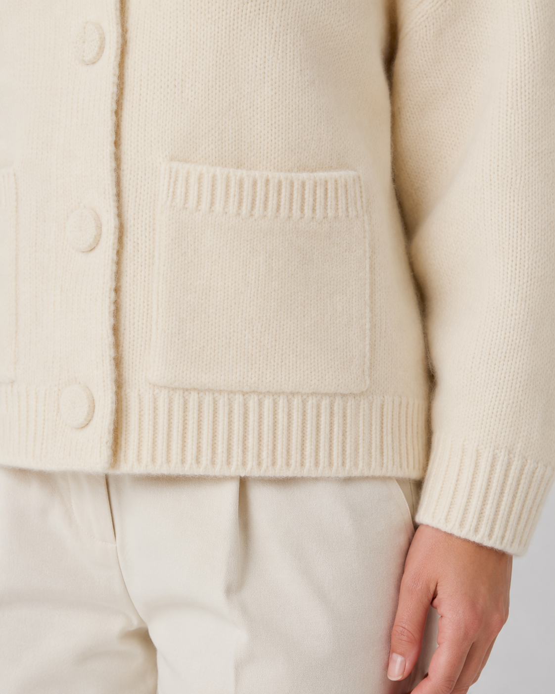 Weiche Bouclé-Strickjacke für moderne Layering-Looks