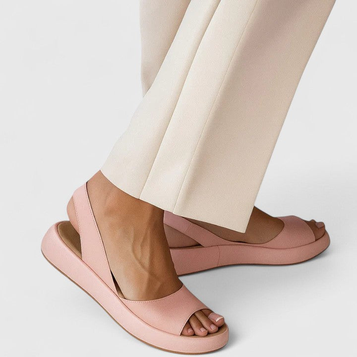 Damen-Sandalen mit Fersenriemen zum Hineinschlüpfen in Vorderansicht