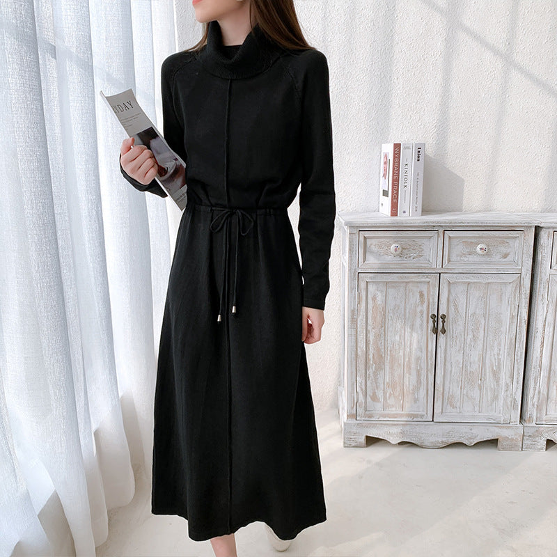 Bequemes Damenkleid aus Strick mit eleganter Silhouette