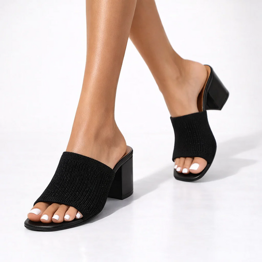 Damen Pumps mit Blockabsatz und weichem Obermaterial in eleganter Seitenansicht