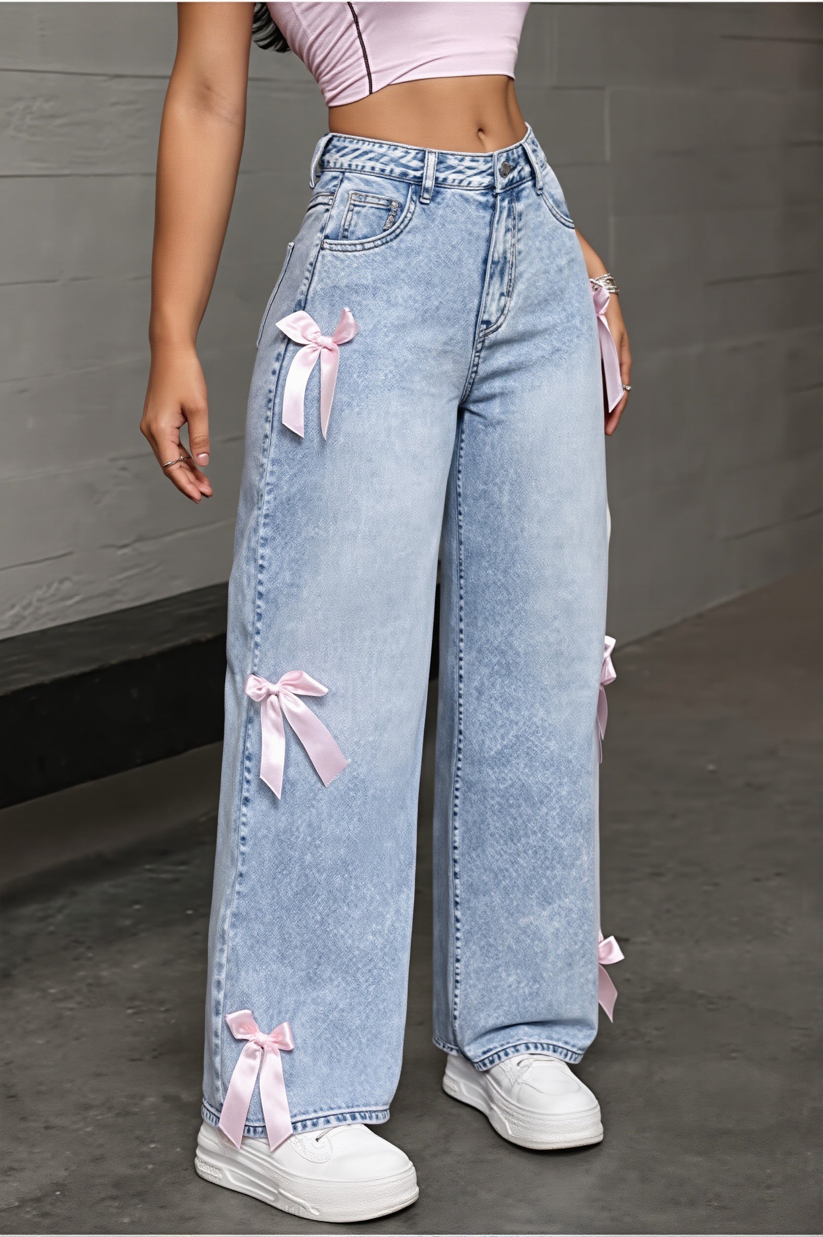 Damenjeans mit geradem Bein und Schleifendetail, Rückansicht