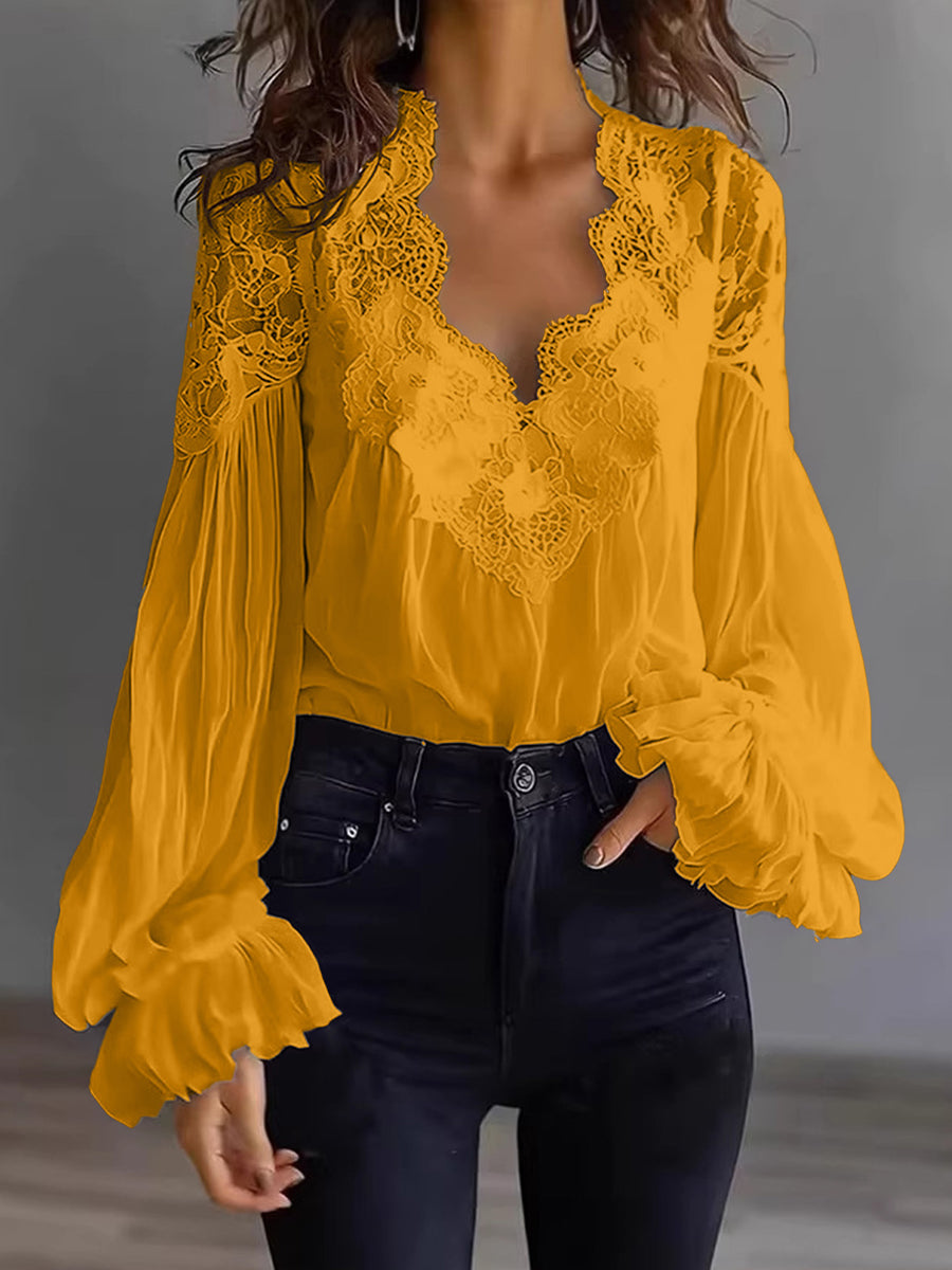 Damenbluse mit Spitzen- und Patchwork-Einsätzen und Puffärmeln