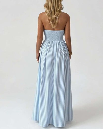Damen Maxikleid mit tiefem V-Ausschnitt und Streifenprint in Ganzkörperansicht