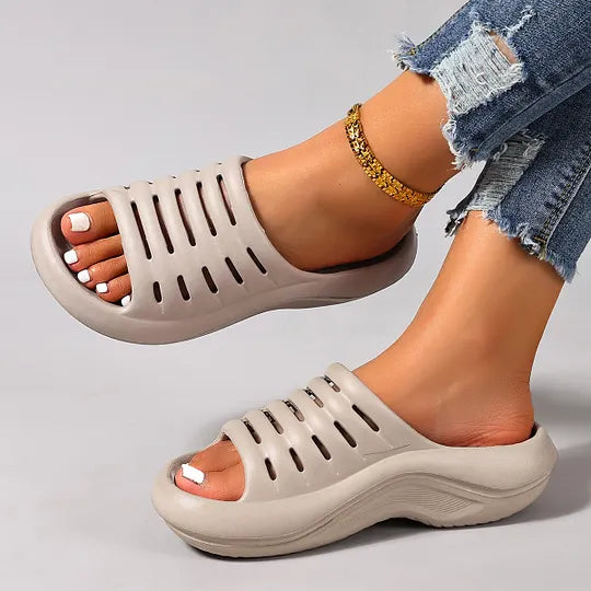 Bequeme Slip-on Sandalen für Damen in kompletter Produktansicht