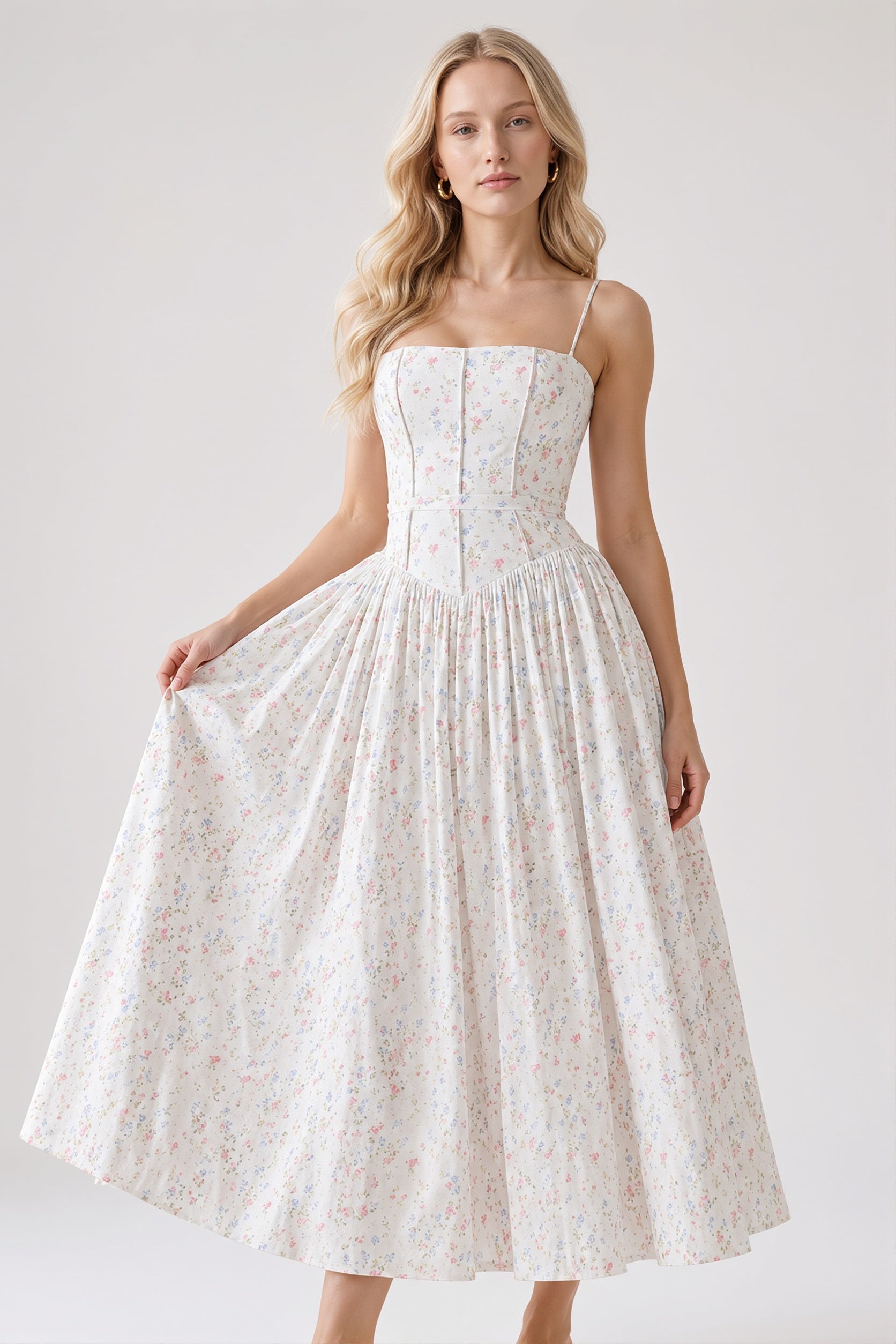 Damen-Maxikleid mit Blumenprint und schmalen Trägern in Rückansicht