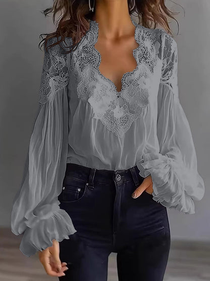 Damenbluse mit Spitzen- und Patchwork-Einsätzen und Puffärmeln
