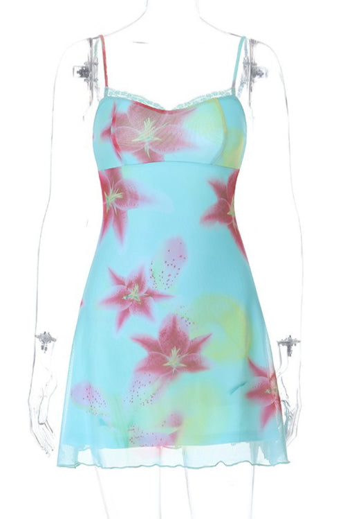 Damen Minikleid mit Blumenmuster und fließendem Saum im Detail