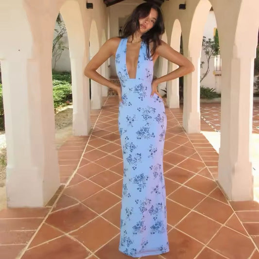 Damen Maxikleid in Blau mit floralem Muster und Neckholder vorne aufgenommen