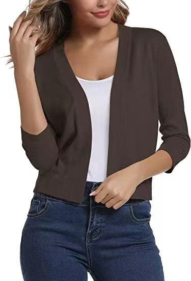 Rückansicht des kurzen Damen-Cardigans