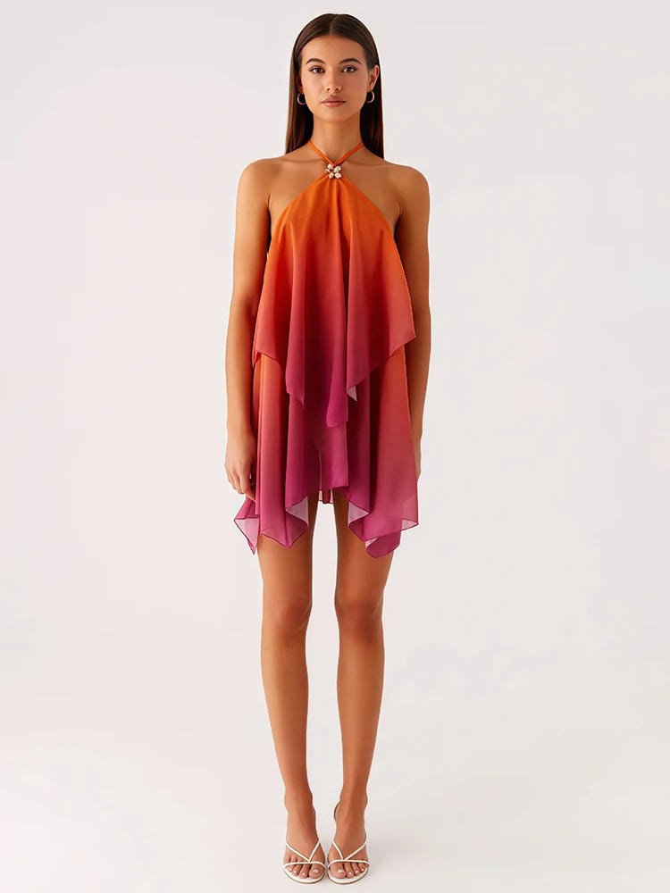 Elegantes kurz geschnittenes Kleid mit pinkfarbenem Farbverlauf und Rüschen