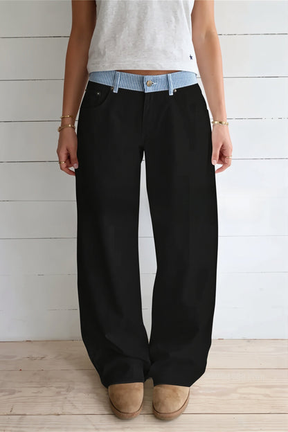 Detailansicht des Kontrastbands an der Damen Straight-Leg-Hose
