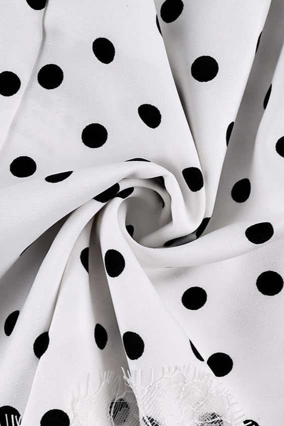 Luftige Damen Shorts mit Spitze und Polka Dot Muster in Nahaufnahme