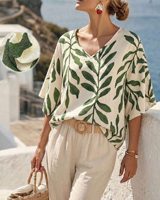 Damenbluse mit Blattprint und V-Ausschnitt in Vorderansicht