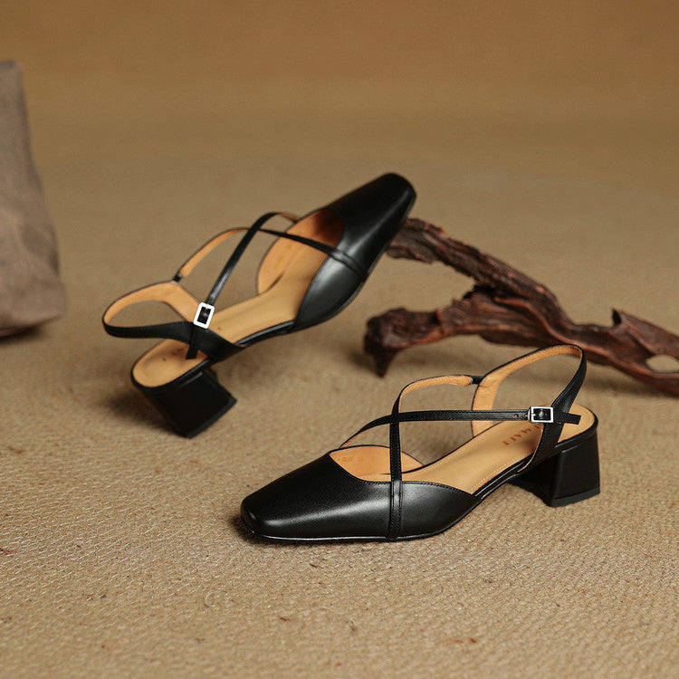 Detail des Blockabsatzes bei Damen Pumps mit Riemchen