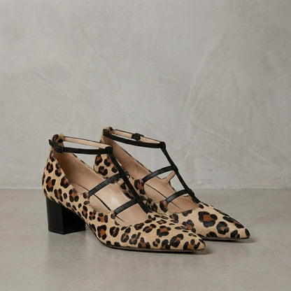 Paar Damen Pumps aus Velourslederimitat in schräger Ansicht