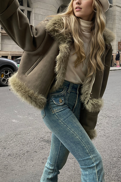 Rückansicht der Oversize-Jacke mit lässiger Passform