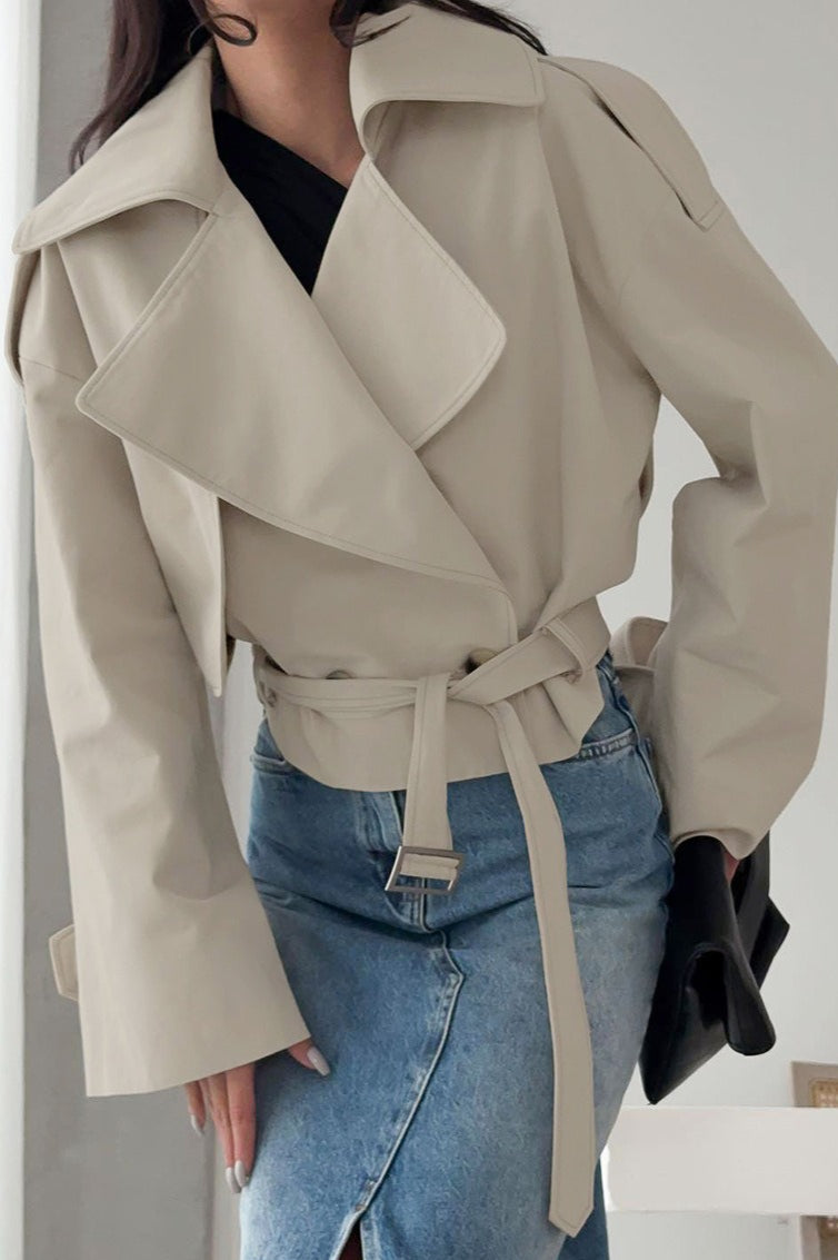 Damen Kurzjacke mit langen Ärmeln und tailliertem Schnitt
