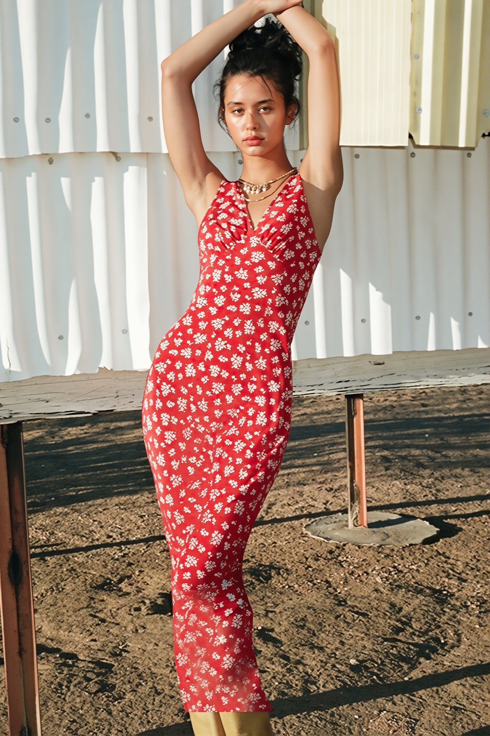 Ärmelloses Maxikleid für Damen mit floralem Muster und fließender Silhouette