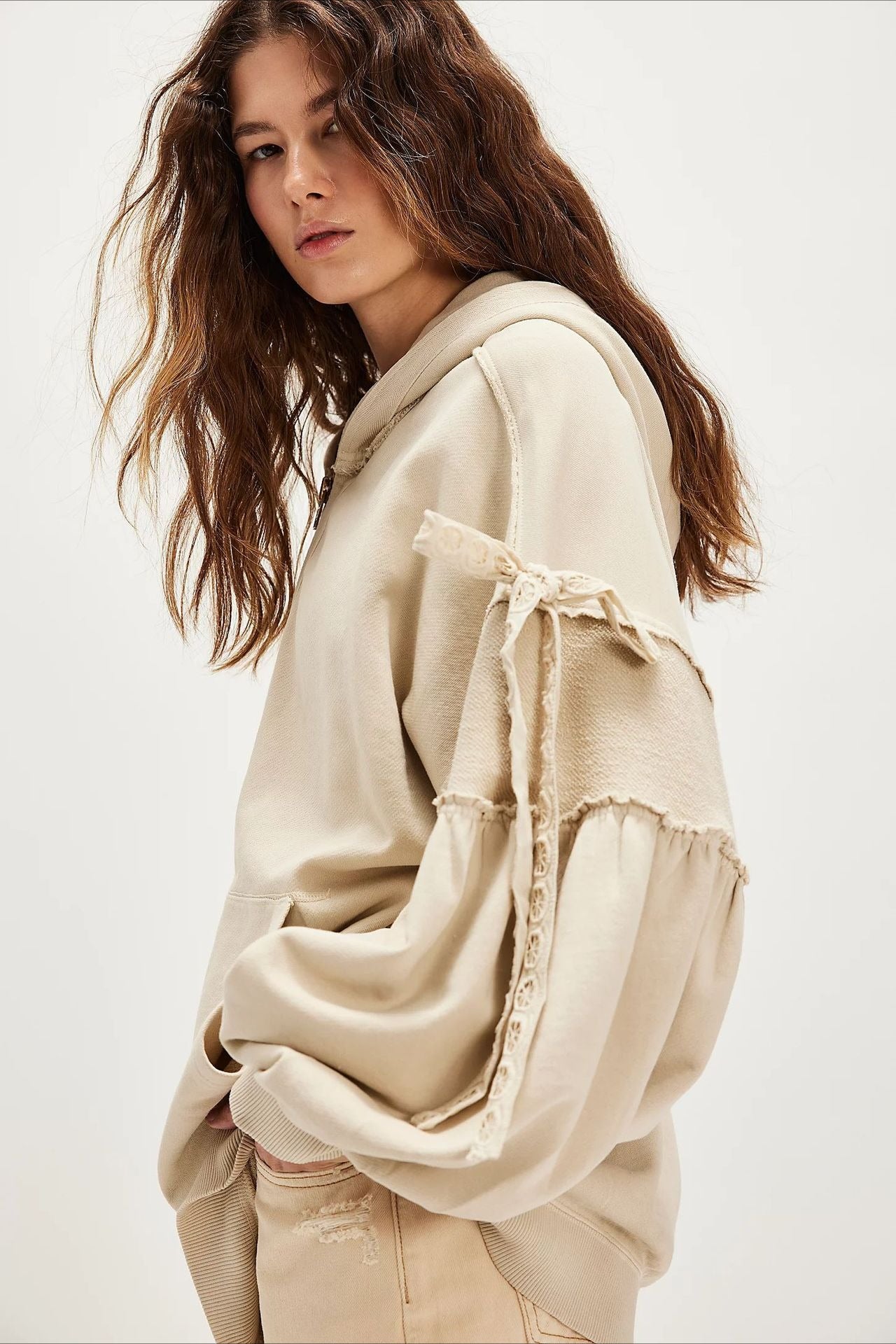 Detailansicht der Schnürärmel am Damen Zip-Hoodie