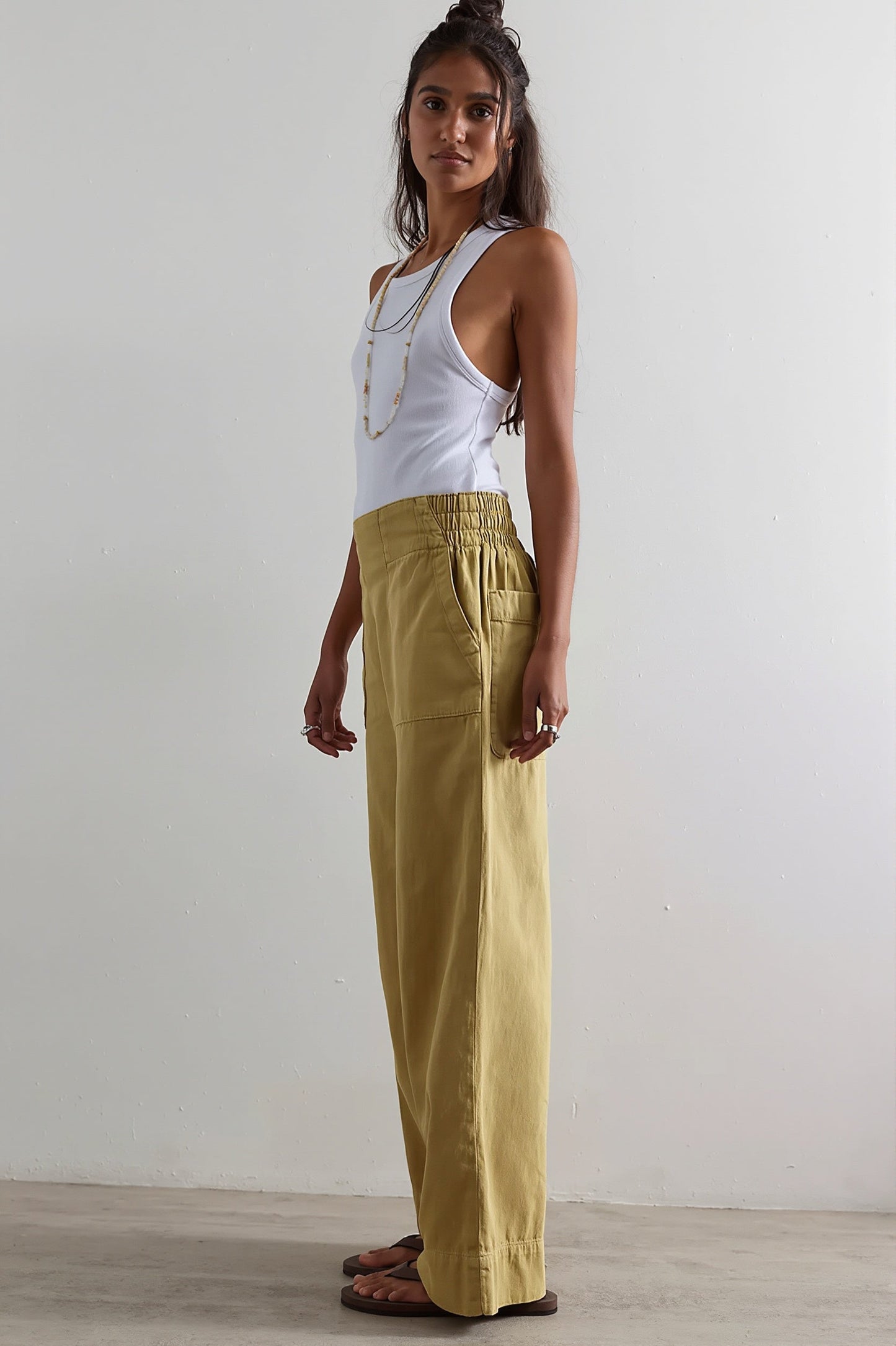 Damen Baggy Jeans mit lockerer Passform in Rückansicht