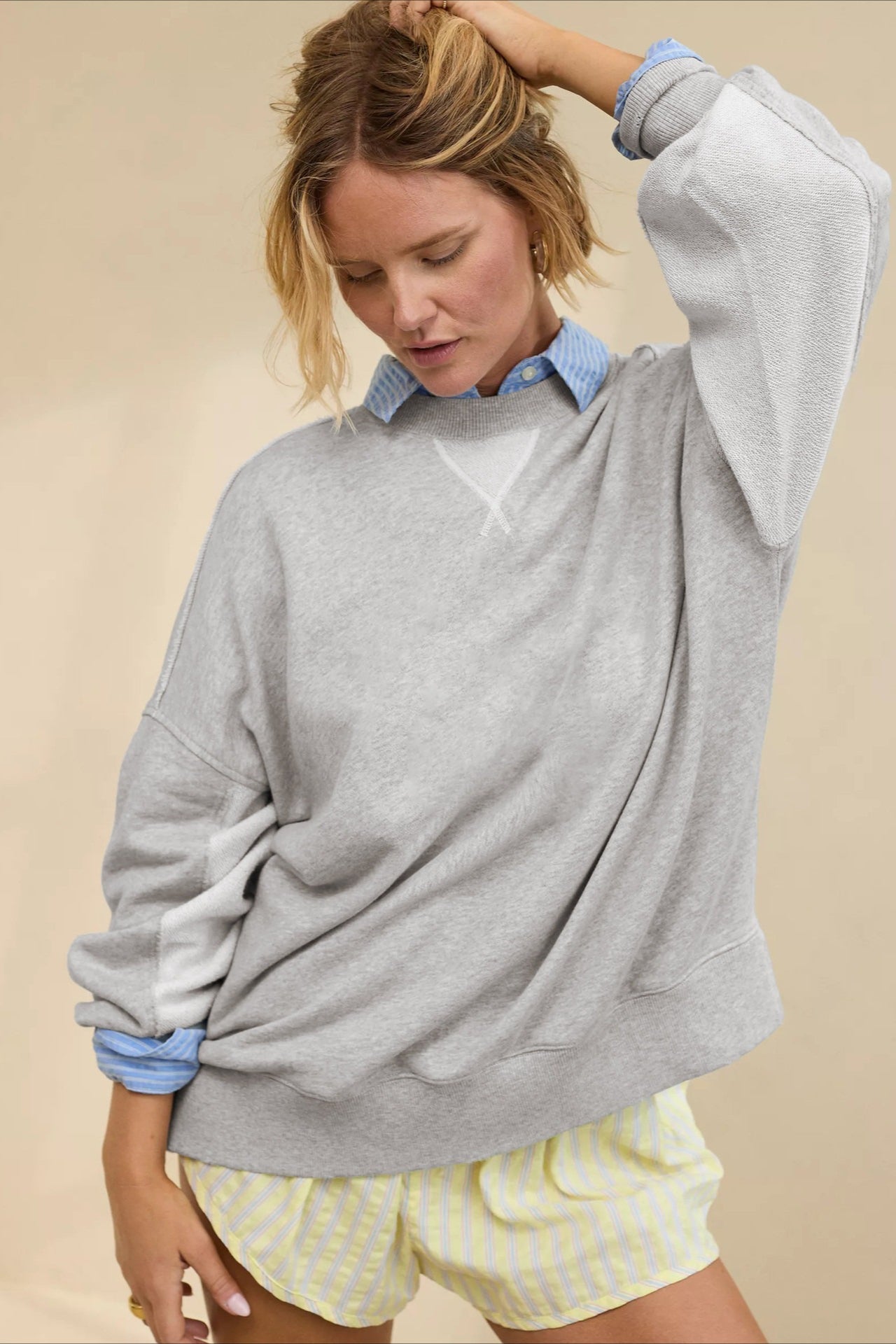 Locker geschnittenes Damen Sweatshirt mit langen Ärmeln, Seitenansicht