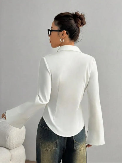Elegante Damenbluse gestylt für Büro und formelle Anlässe