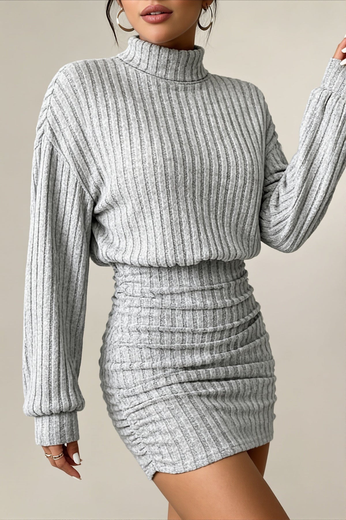 Damen-MinKleid aus geripptem Strick mit langen Ärmeln