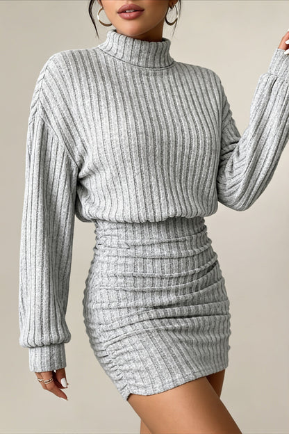 Damen-MinKleid aus geripptem Strick mit langen Ärmeln