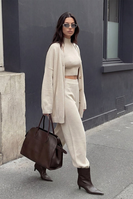 Damen-Strickzweiteiler mit Cardigan und weiter Hose als komplettes Outfit