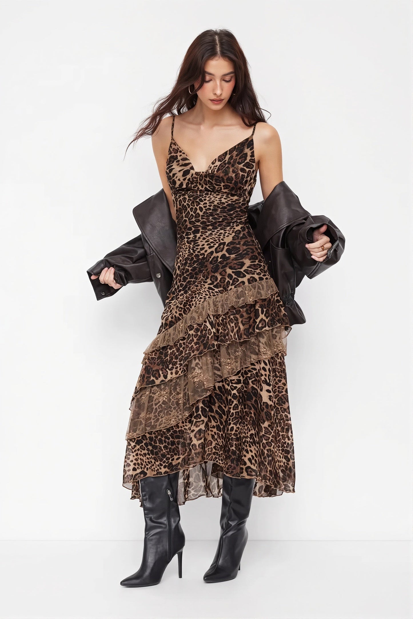 Elegantes Midikleid mit Leopardenmuster und zarter Spitze