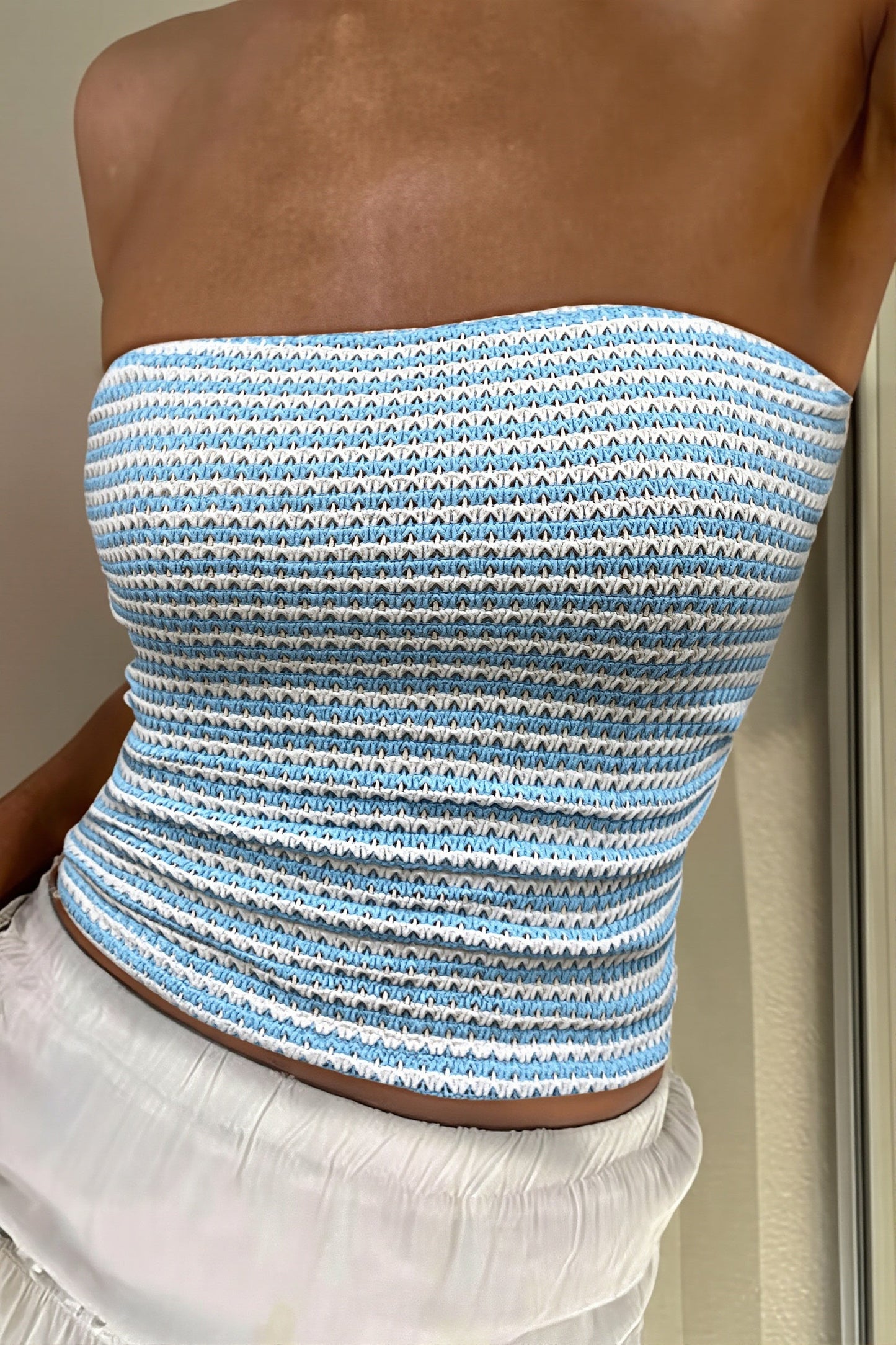 Rückansicht der Damen Off-Shoulder-Bluse mit Colorblock-Streifen
