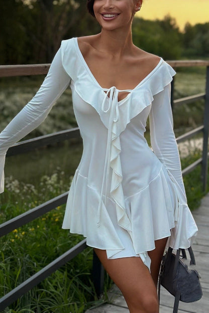 Tailliertes Damen Minikleid mit ausgestelltem Volantsaum