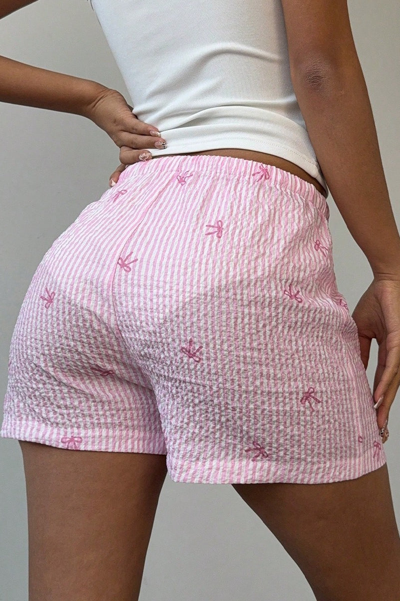 Damen-Shorts mit Streifen in Rosa, Detailansicht des lockeren Schnitts