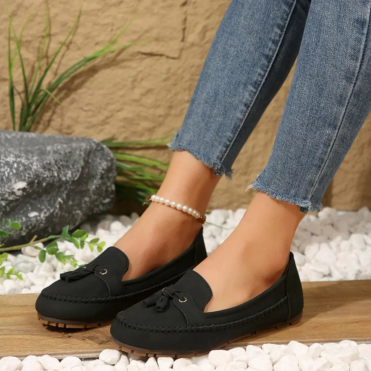 Damen Slipper mit Vintage Schleife in Seitenansicht