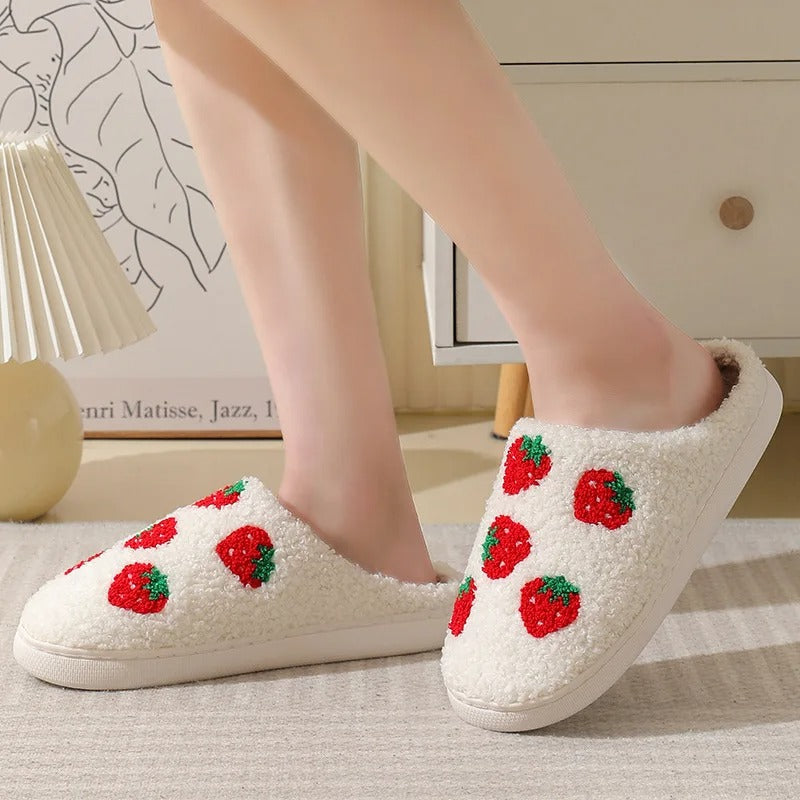 Kuschelhausschuhe mit Erdbeeren