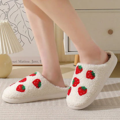 Kuschelhausschuhe mit Erdbeeren