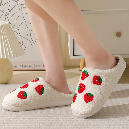 Kuschelhausschuhe mit Erdbeeren